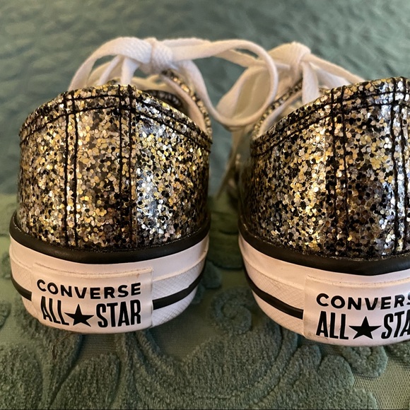 Like new pair of girls Converse All Star low tops Cute and sparkly. - Picture 2 of 4